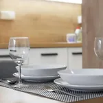 Tiny Flat, 1gb Wifi, Smart Tv, Air Condition 公寓 *