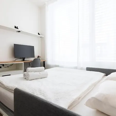 Tiny Flat, 1gb Wifi, Smart Tv, Air Condition Apartment