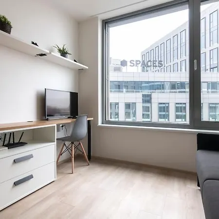 Tiny Flat, 1gb Wifi, Smart Tv, Air Condition Apartment *