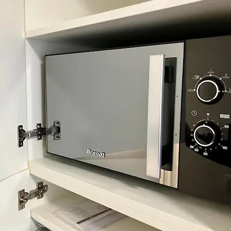 Tiny Flat, 1gb Wifi, Smart Tv, Air Condition