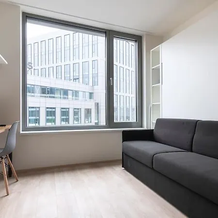 Tiny Flat, 1gb Wifi, Smart Tv, Air Condition 布拉格
