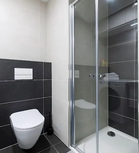Tiny Flat, 1gb Wifi, Smart Tv, Air Condition