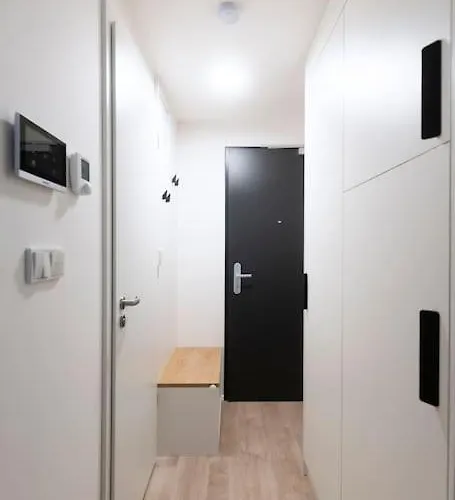 Tiny Flat, 1gb Wifi, Smart Tv, Air Condition * Praga