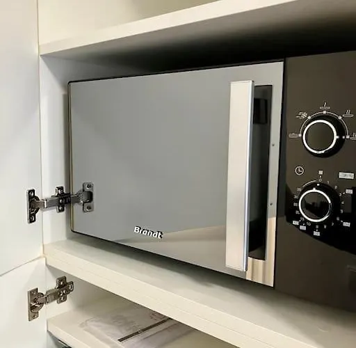 Tiny Flat, 1gb Wifi, Smart Tv, Air Condition