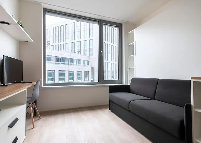 Tiny Flat, 1gb Wifi, Smart Tv, Air Condition Praga