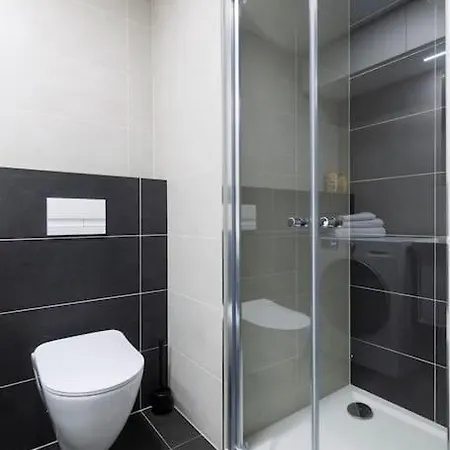 Tiny Flat, 1gb Wifi, Smart Tv, Air Condition